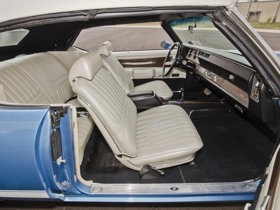 Интерьер Oldsmobile 442 W-30 Convertible (4467) 1971 года  (фото 20 из 20)